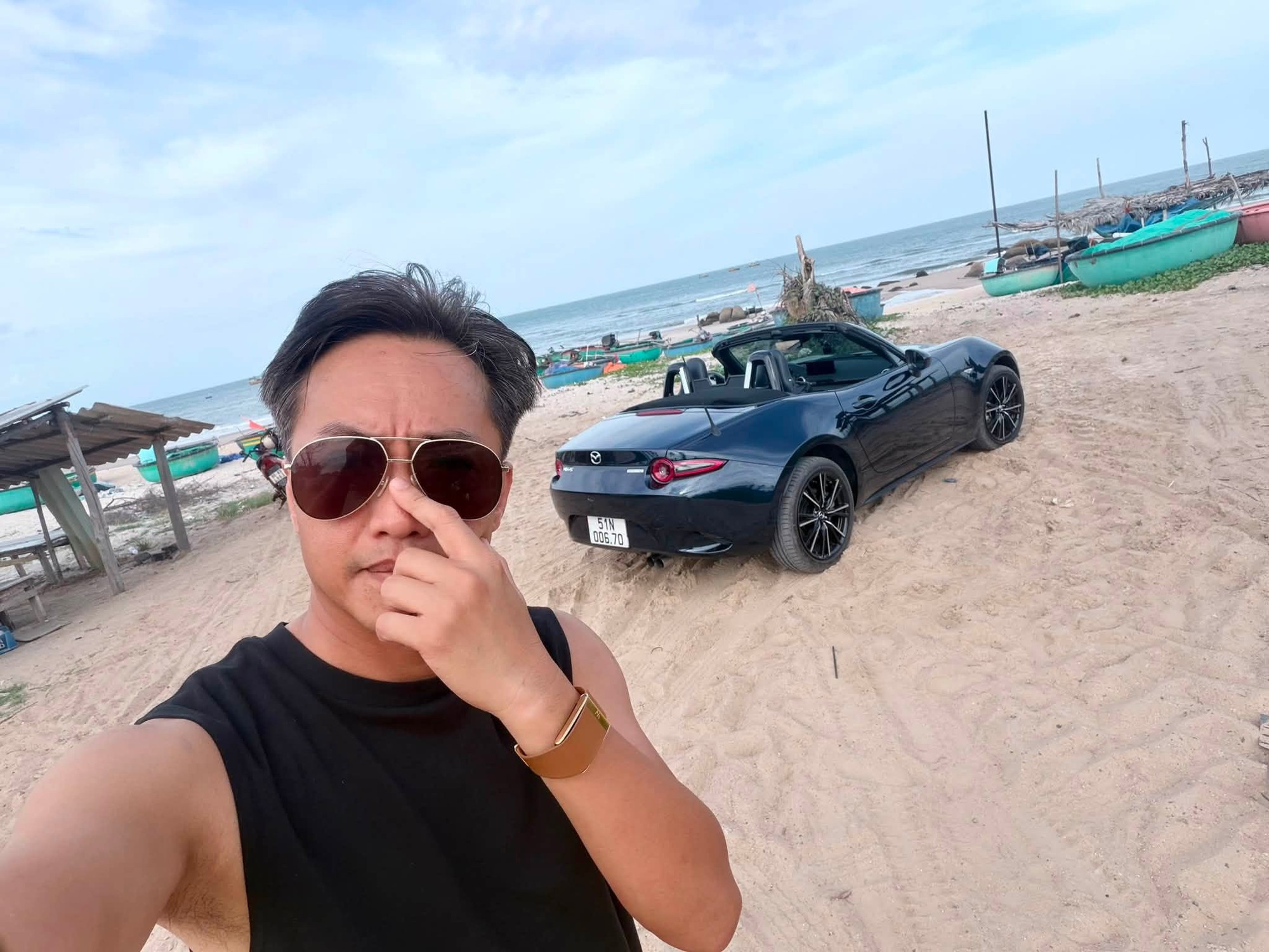 Cường &lsquo;Đ&ocirc; la&rsquo; đem Mazda MX-5 đi vầy c&aacute;t biển: M&agrave;u sơn mới kh&aacute;c d&agrave;n xe đang c&oacute;, bộ sưu tập JDM số s&agrave;n nay l&ecirc;n tới 4 chiếc? - Ảnh 1.