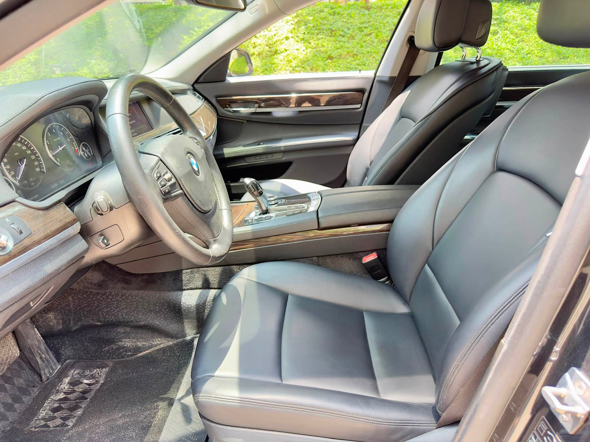 Chiếc BMW 730Li gi&aacute; 440 triệu đồng n&agrave;y sẽ khiến người d&ugrave;ng phải c&acirc;n nhắc thay v&igrave; mua Toyota Camry 13 năm tuổi - Ảnh 12.
