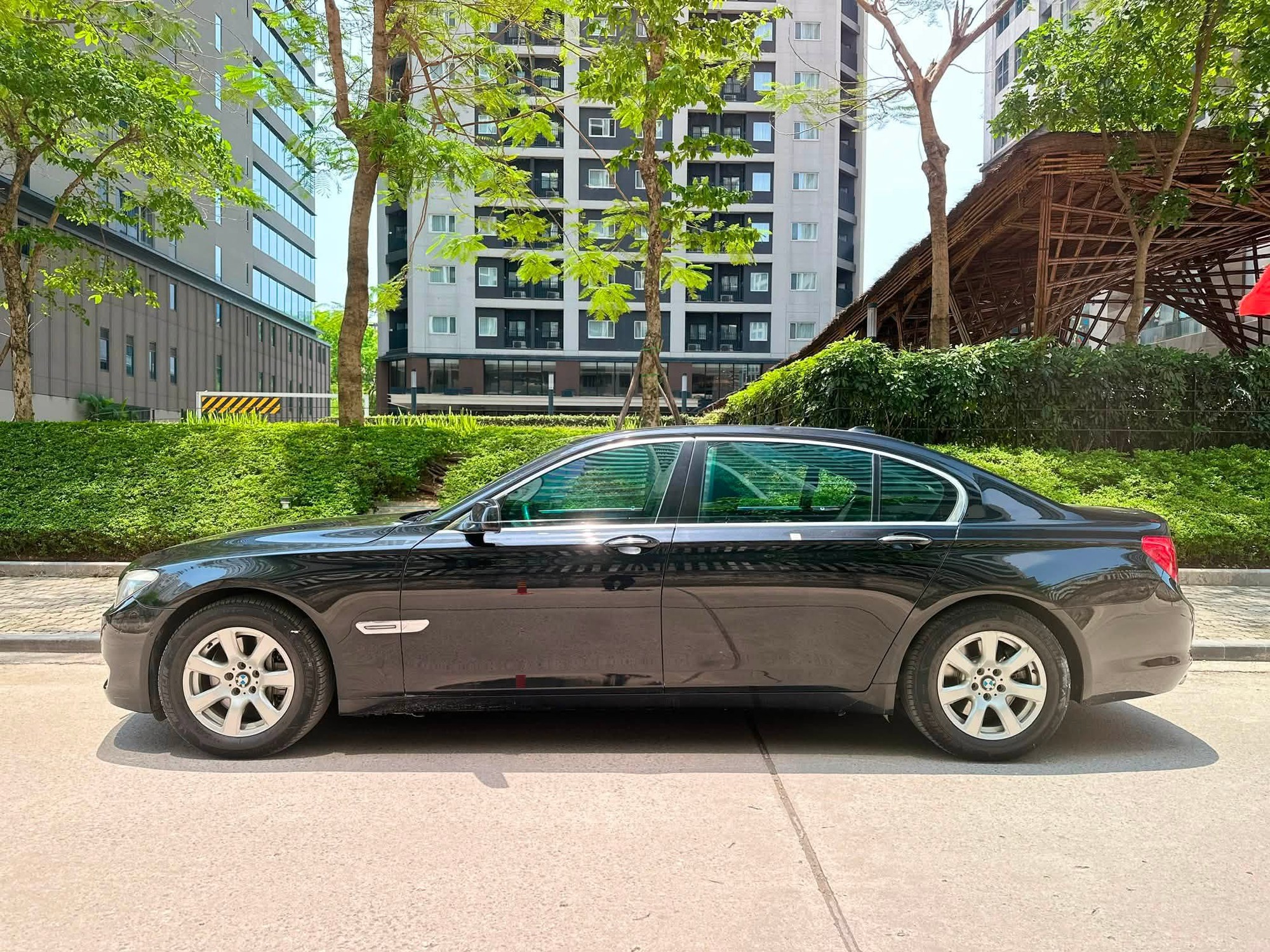 Chiếc BMW 730Li gi&aacute; 440 triệu đồng n&agrave;y sẽ khiến người d&ugrave;ng phải c&acirc;n nhắc thay v&igrave; mua Toyota Camry 13 năm tuổi - Ảnh 8.