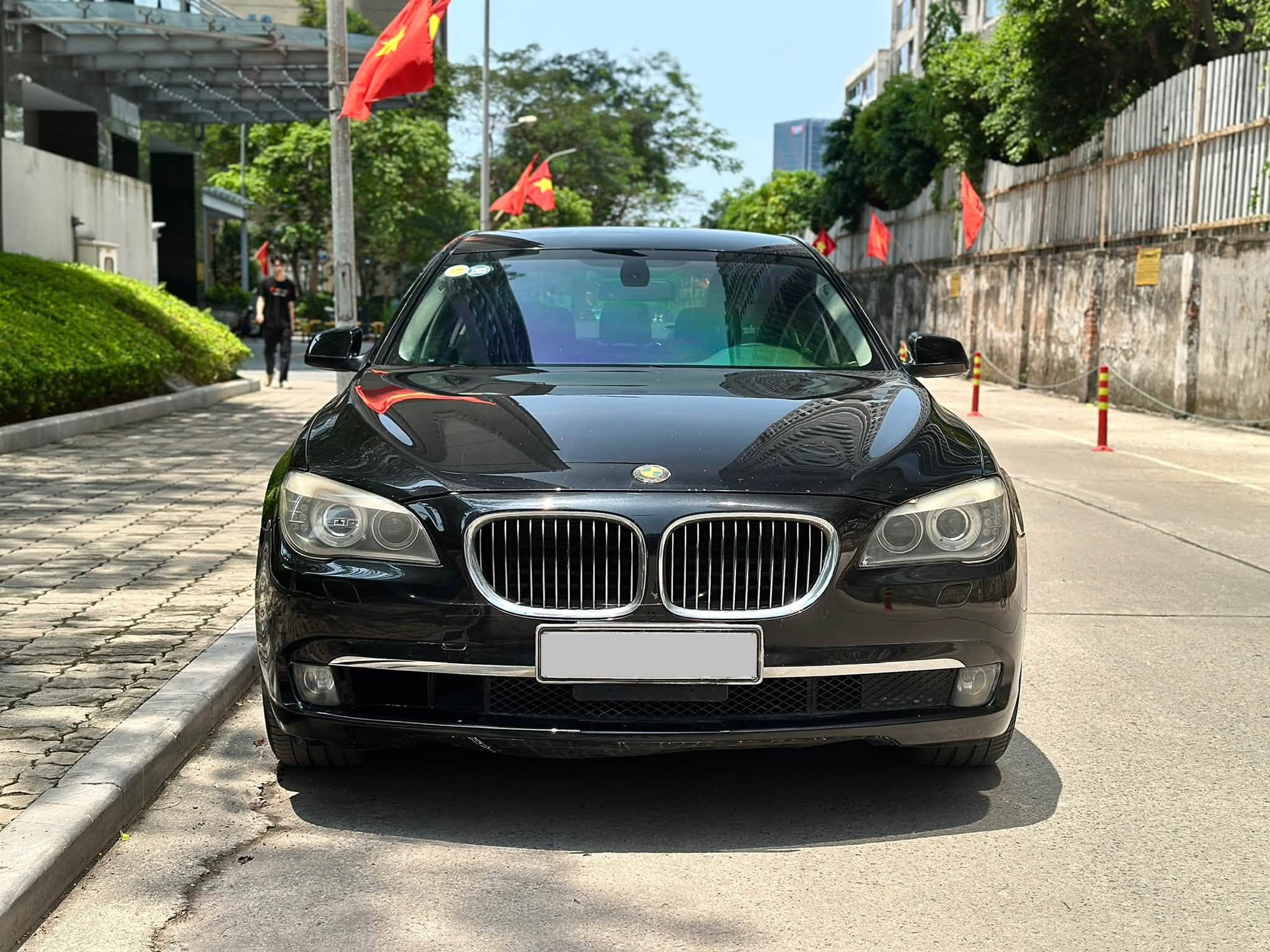 Chiếc BMW 730Li gi&aacute; 440 triệu đồng n&agrave;y sẽ khiến người d&ugrave;ng phải c&acirc;n nhắc thay v&igrave; mua Toyota Camry 13 năm tuổi - Ảnh 7.