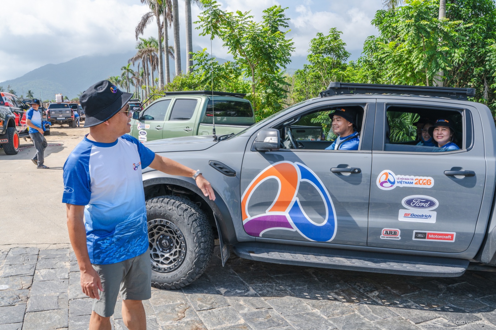 350 chiếc b&aacute;n tải từ 3 miền đổ về Huế: Nhiều thử th&aacute;ch off-road, b&agrave;i học cứu hộ chuẩn tr&ecirc;n b&atilde;i biển Lăng C&ocirc; - Ảnh 3.