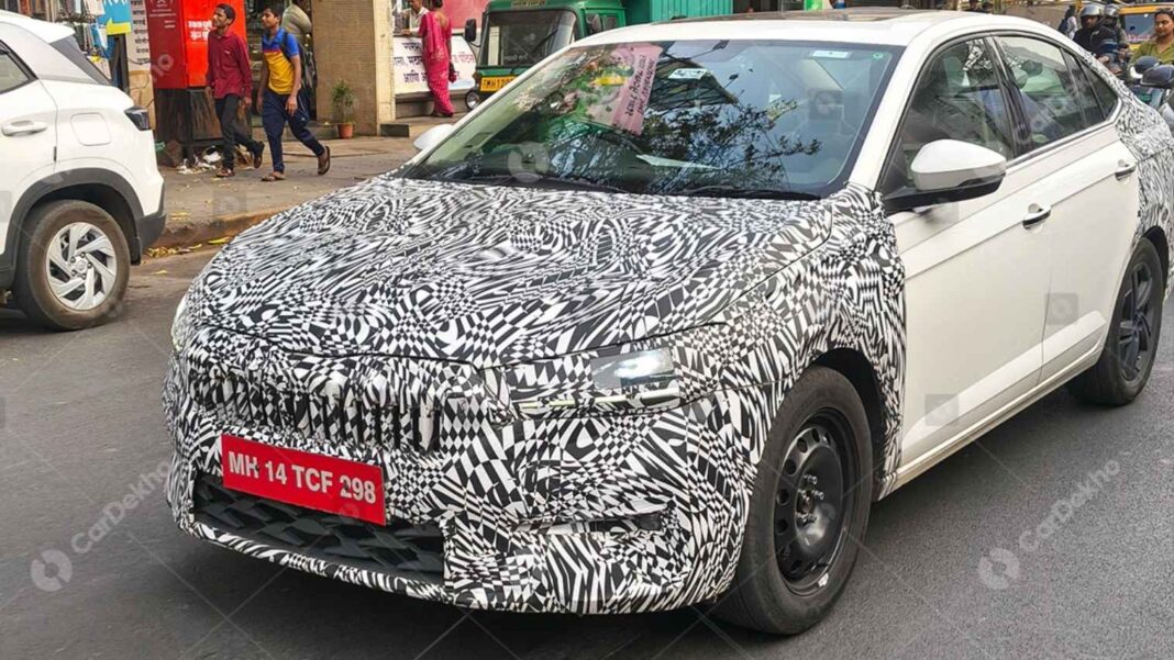 Skoda Slavia 2026 chốt ra mắt th&aacute;ng sau: Giao diện long lanh hơn với nhiều LED trang tr&iacute;, m&agrave;n h&igrave;nh c&oacute; thể lớn hơn, hộp số 8 cấp, tăng sức cạnh tranh City, Accent - Ảnh 1.