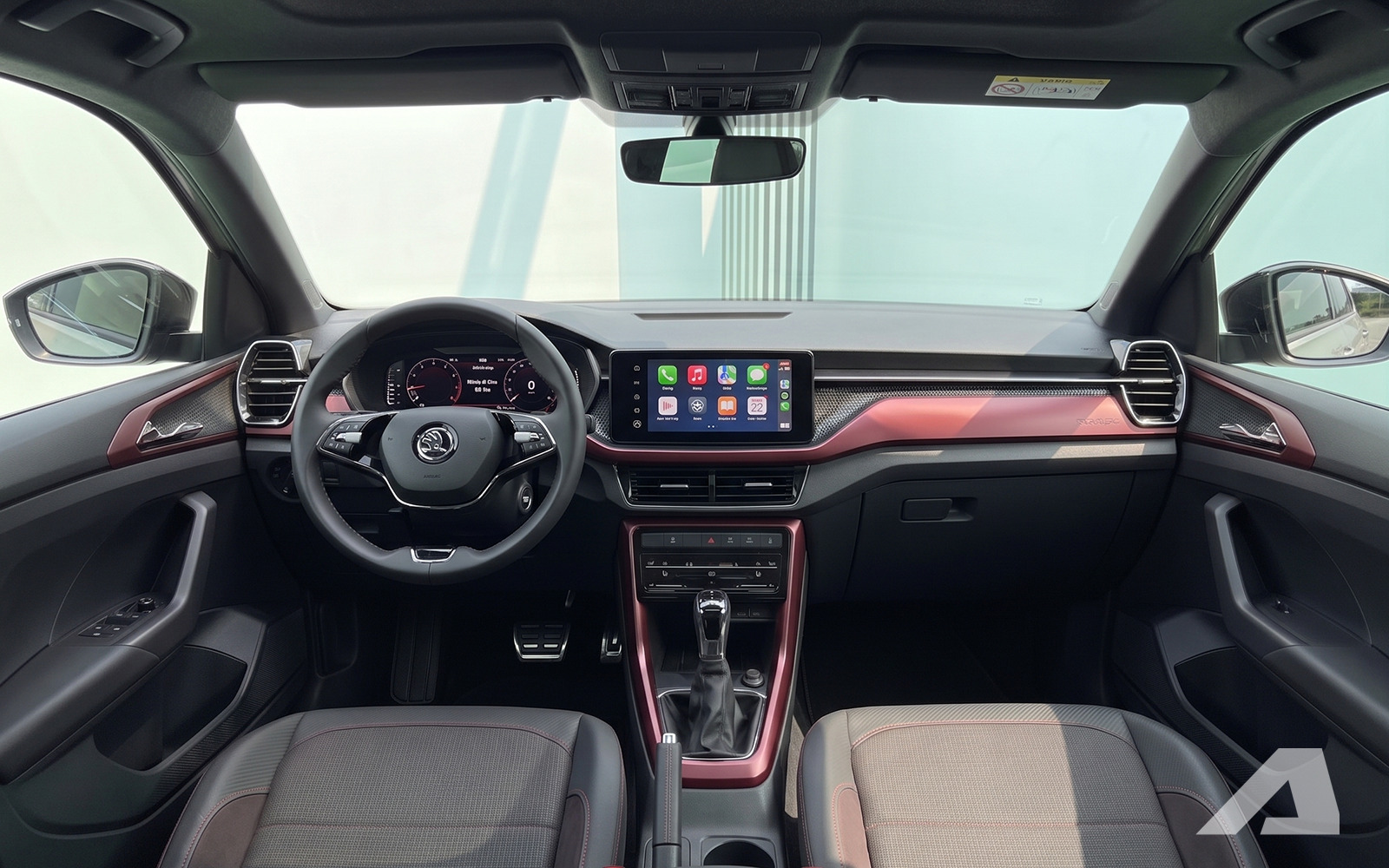 Skoda Slavia 2026 chốt ra mắt th&aacute;ng sau: Giao diện long lanh hơn với nhiều LED trang tr&iacute;, m&agrave;n h&igrave;nh c&oacute; thể lớn hơn, hộp số 8 cấp, tăng sức cạnh tranh City, Accent - Ảnh 4.