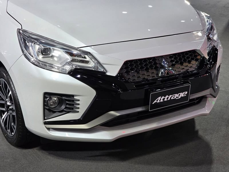 Ảnh thực tế Mitsubishi Attrage gi&aacute; quy đổi từ 445 triệu đồng, b&aacute;n gần s&aacute;t Việt Nam: mặt trước hầm hố, c&oacute; ADAS cạnh tranh Accent - Ảnh 2.