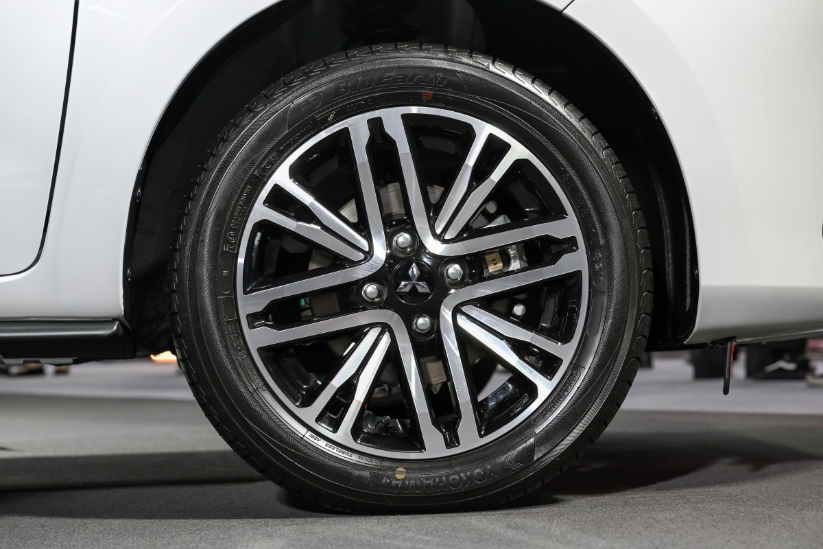 Ảnh thực tế Mitsubishi Attrage gi&aacute; quy đổi từ 445 triệu đồng, b&aacute;n gần s&aacute;t Việt Nam: mặt trước hầm hố, c&oacute; ADAS cạnh tranh Accent - Ảnh 12.