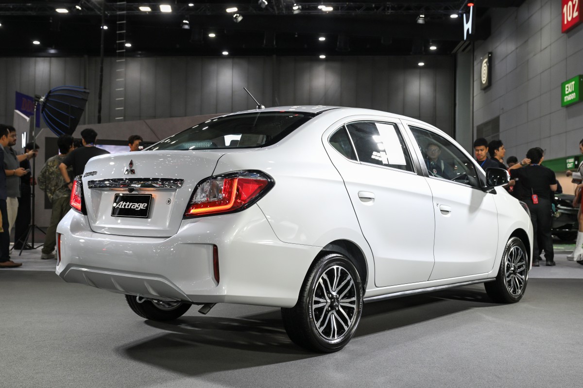 Ảnh thực tế Mitsubishi Attrage gi&aacute; quy đổi từ 445 triệu đồng, b&aacute;n gần s&aacute;t Việt Nam: mặt trước hầm hố, c&oacute; ADAS cạnh tranh Accent - Ảnh 13.