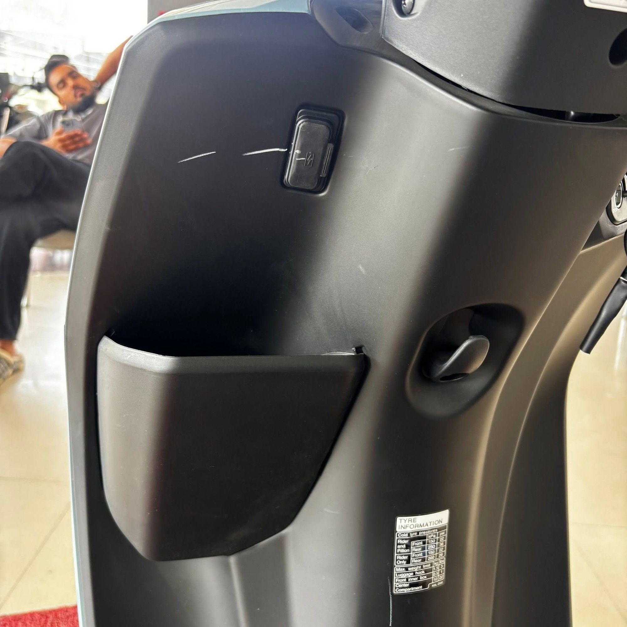 Xe m&aacute;y điện Honda dự đo&aacute;n về VN năm sau: Nhỏ gọn dễ d&ugrave;ng, gi&aacute; khoảng 30 triệu, cốp lớn hơn Vision- Ảnh 9.