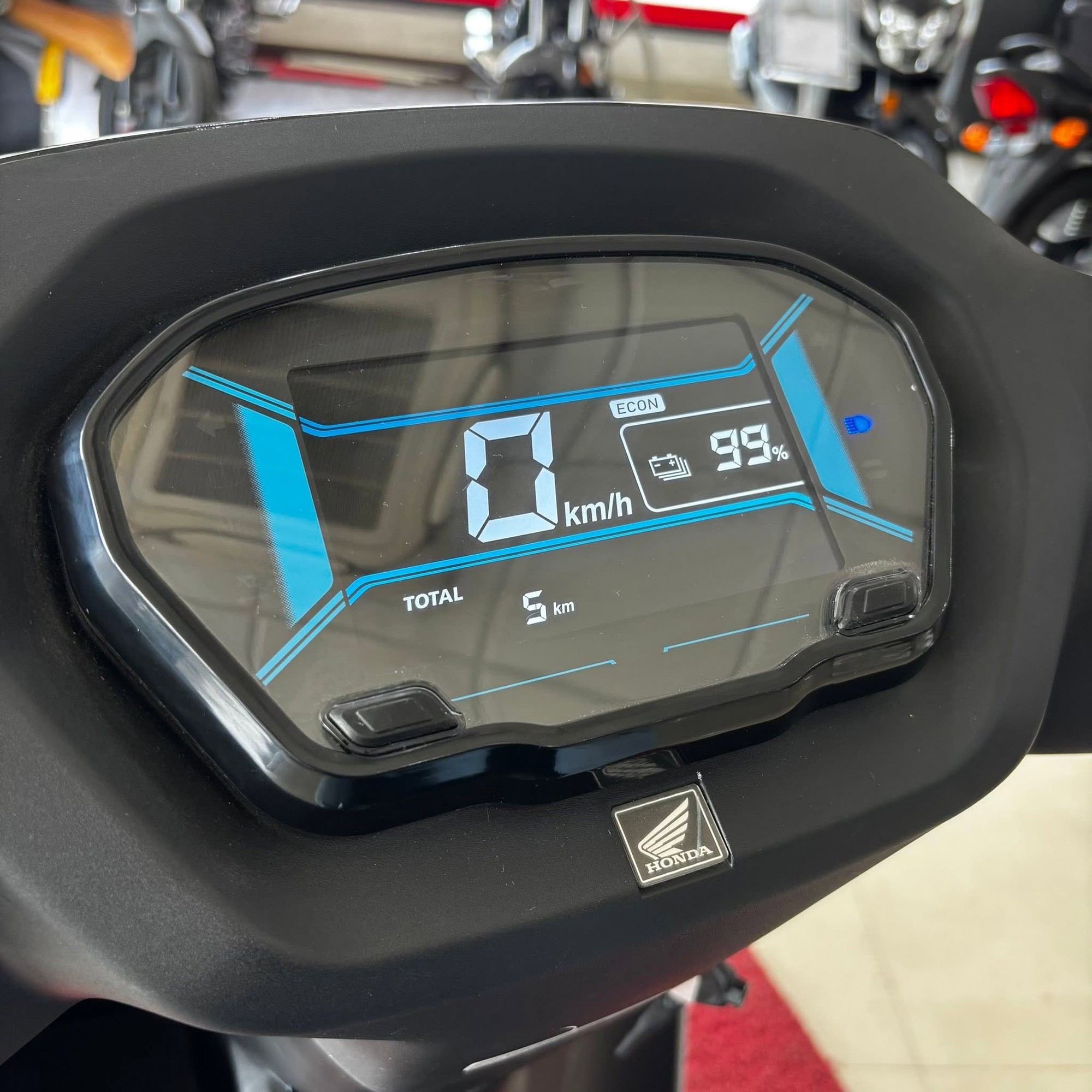 Xe m&aacute;y điện Honda dự đo&aacute;n về VN năm sau: Nhỏ gọn dễ d&ugrave;ng, gi&aacute; khoảng 30 triệu, cốp lớn hơn Vision- Ảnh 5.