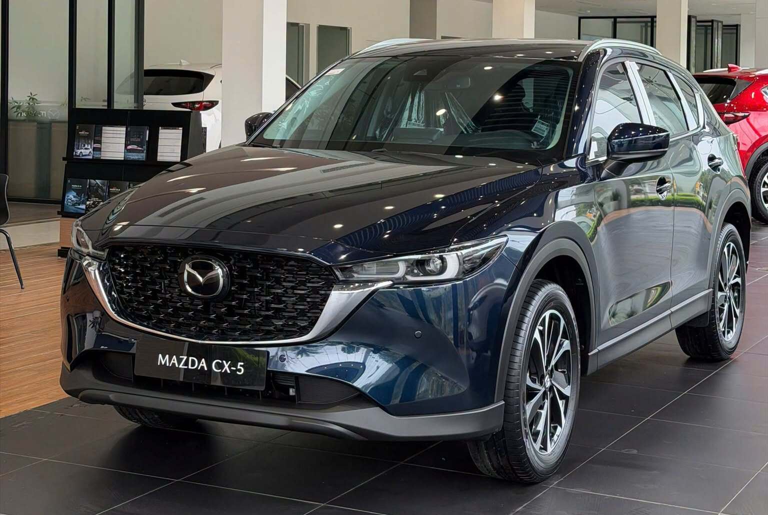 Loạt SUV 'đạp' s&agrave;n gi&aacute; ph&acirc;n kh&uacute;c xuống đ&aacute;y mới: Mazda CX-5 c&ograve;n 666 triệu, nhiều xe cỡ A, B dưới 500 triệu đồng - Ảnh 1.