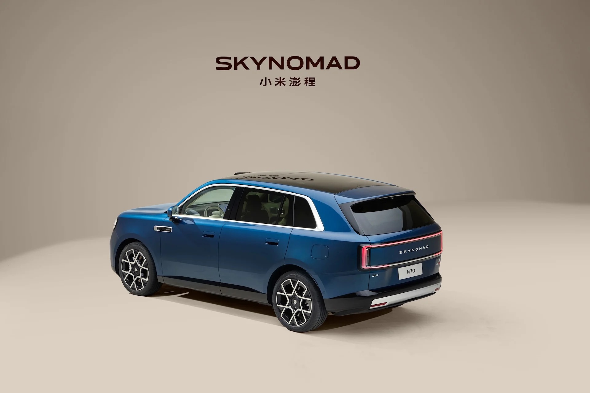 Xe hybrid đi kh&ocirc;ng cần xăng xa nhất thế giới b&aacute;n ở s&aacute;t Việt Nam: Gi&aacute; quy đổi gần 1 tỷ đồng, đầy điện chạy hơn 500km, mạnh 416hp, AWD - Ảnh 2.