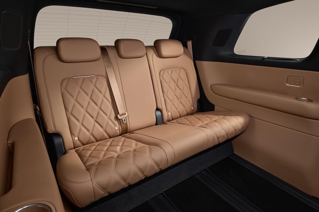 Xe hybrid đi kh&ocirc;ng cần xăng xa nhất thế giới b&aacute;n ở s&aacute;t Việt Nam: Gi&aacute; quy đổi gần 1 tỷ đồng, đầy điện chạy hơn 500km, mạnh 416hp, AWD - Ảnh 10.