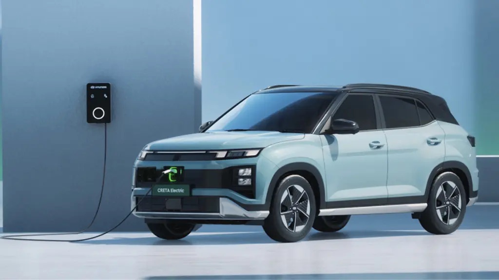 Hyundai Creta bản điện gi&aacute; quy đổi từ hơn 300 triệu đồng: Chạy tới 510km/sạc, c&oacute; ADAS cấp 2, t&ugrave;y chọn thu&ecirc; pin - Ảnh 1.