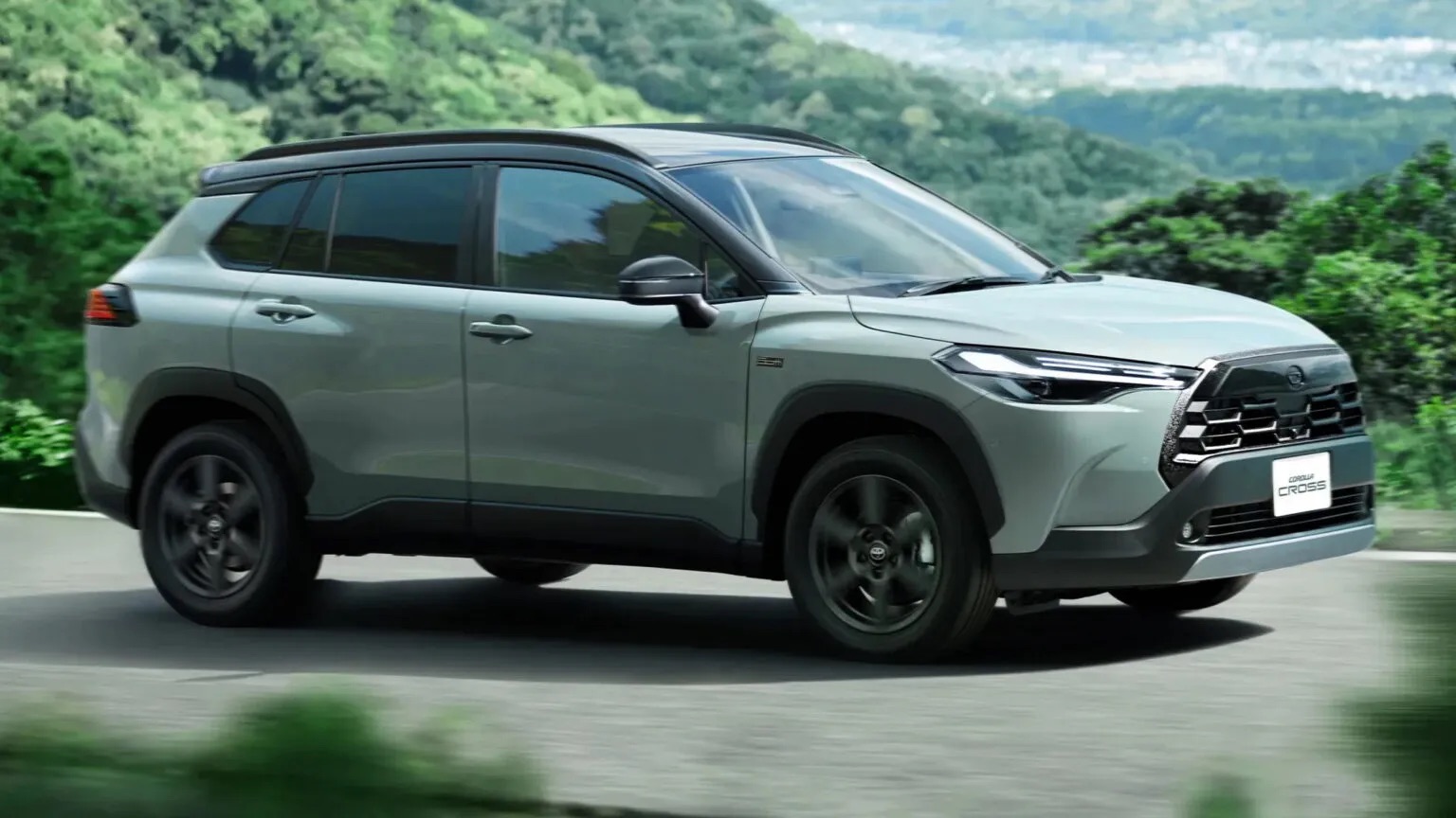 Toyota Corolla Cross th&ecirc;m bản mới: Ca lăng hầm hố hơn, lốp d&agrave;y hợp đi địa h&igrave;nh, th&ecirc;m camera nh&igrave;n xuy&ecirc;n gầm - Ảnh 2.