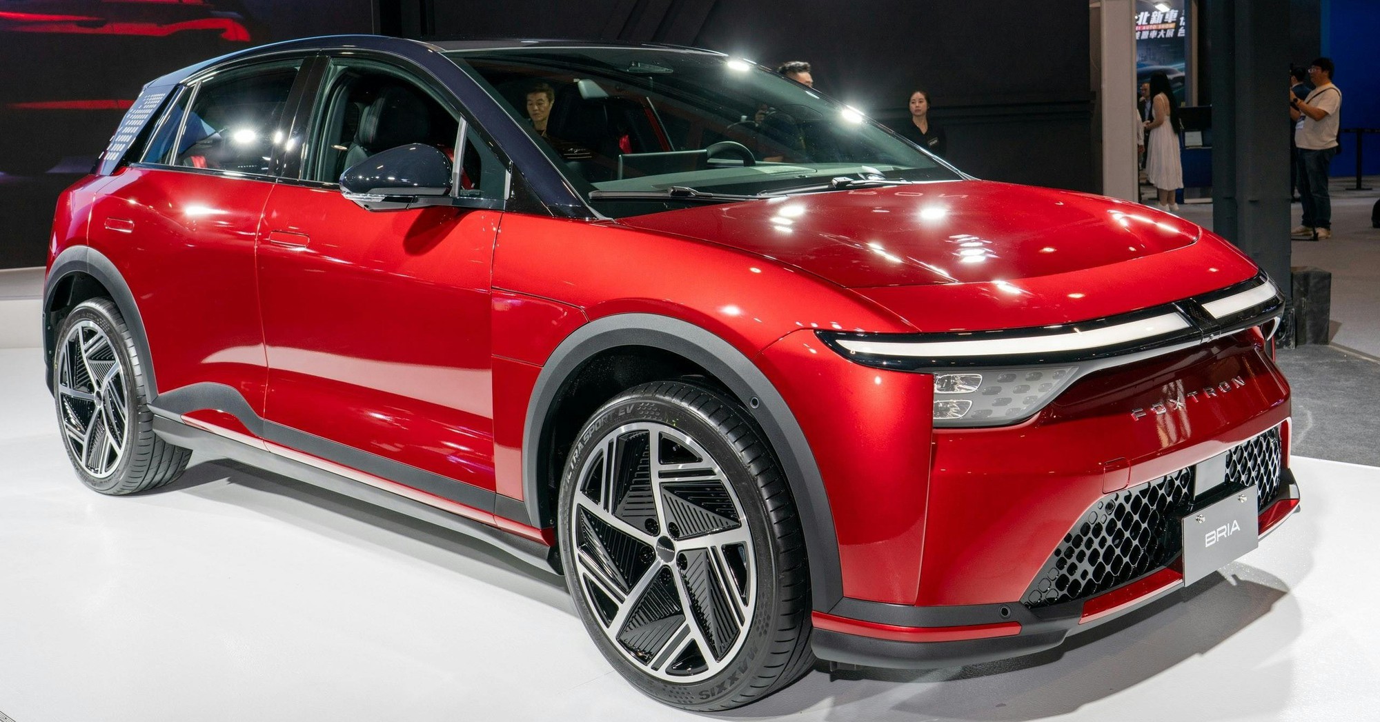 SUV Mitsubishi mới lạ lộ diện: Thiết kế giống hệt xe của nh&agrave; sản xuất iPhone, c&ugrave;ng cỡ Xforce, động cơ điện c&oacute; thể chạy hơn 500km/sạc - Ảnh 8.