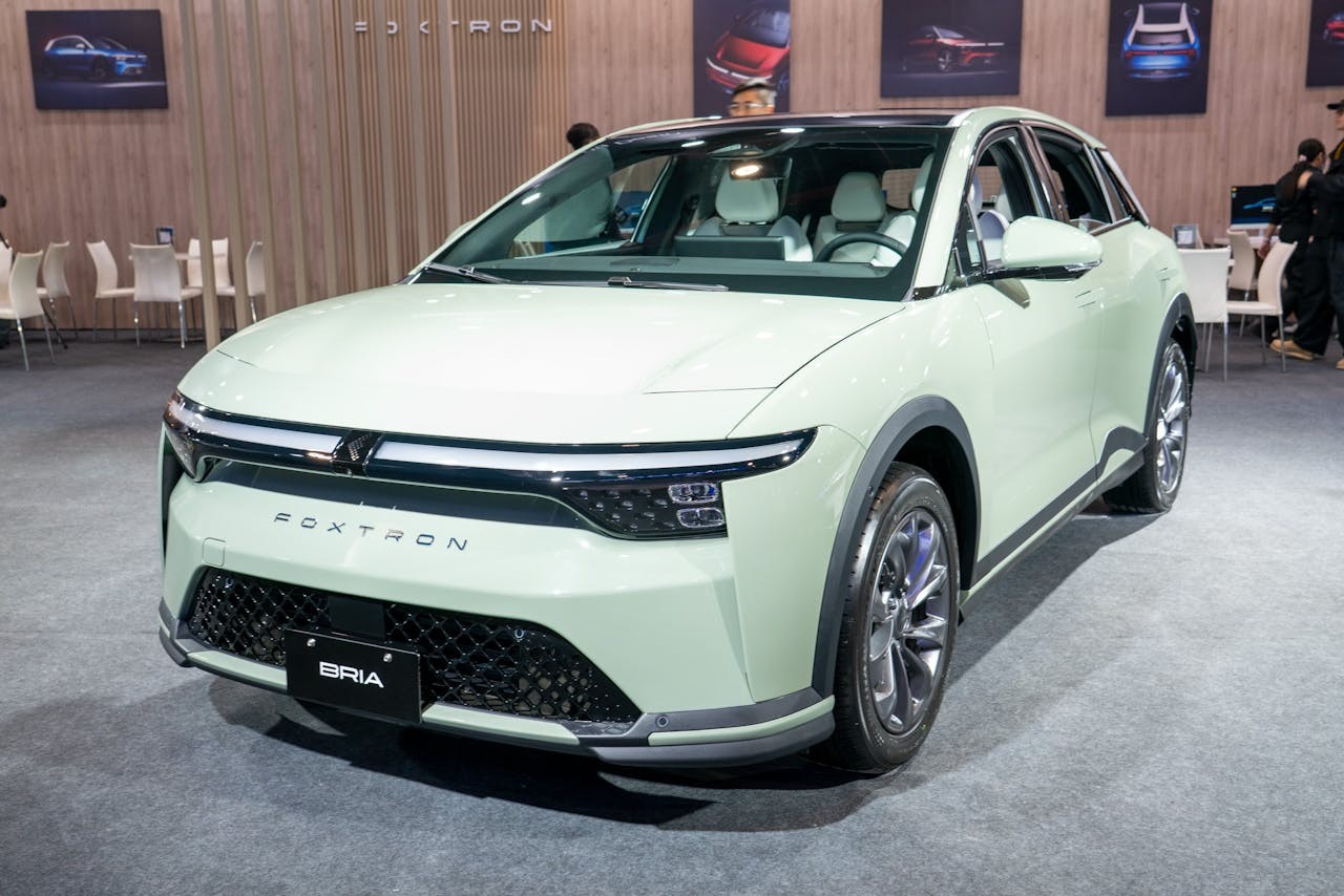 SUV Mitsubishi mới lạ lộ diện: Thiết kế giống hệt xe của nh&agrave; sản xuất iPhone, c&ugrave;ng cỡ Xforce, động cơ điện c&oacute; thể chạy hơn 500km/sạc - Ảnh 7.