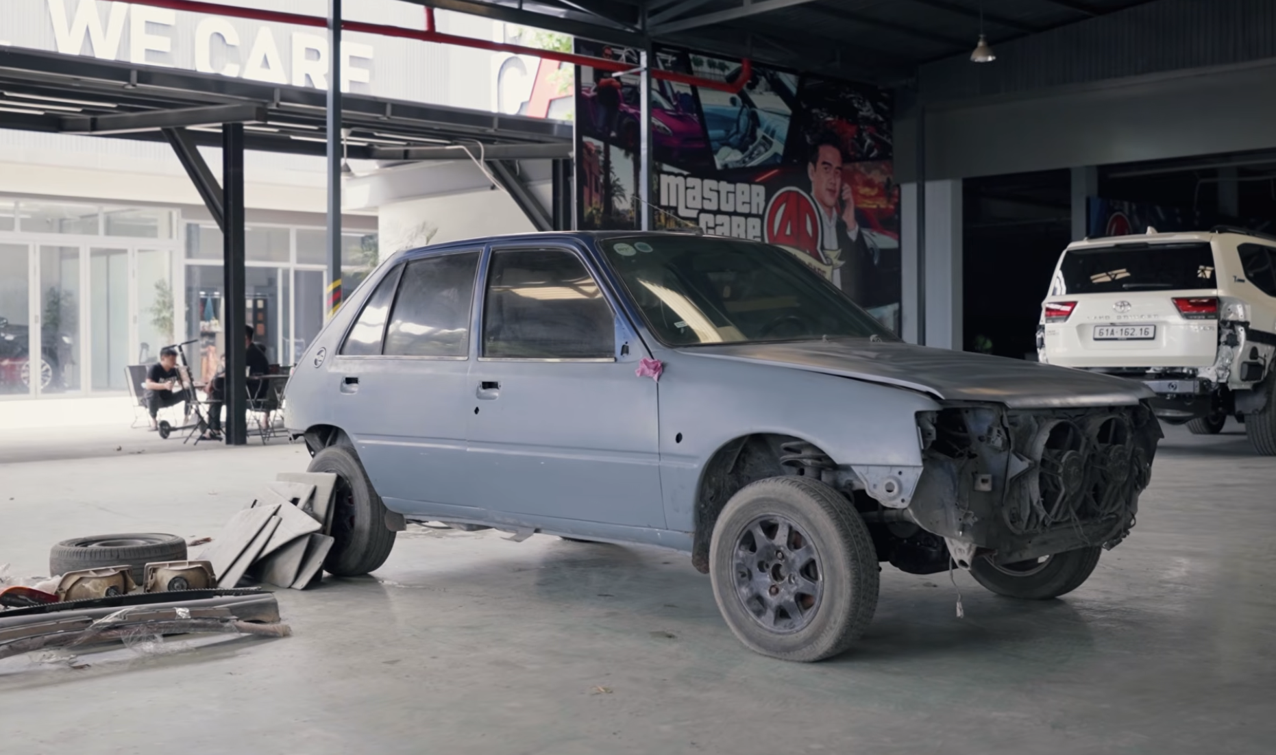 Thợ Việt hồi sinh Peugeot 205 h&agrave;ng hiếm từ sắt rỉ th&agrave;nh long lanh: Mất một năm thực hiện, thay một loạt chi tiết từ ngo&agrave;i v&agrave;o trong - Ảnh 1.