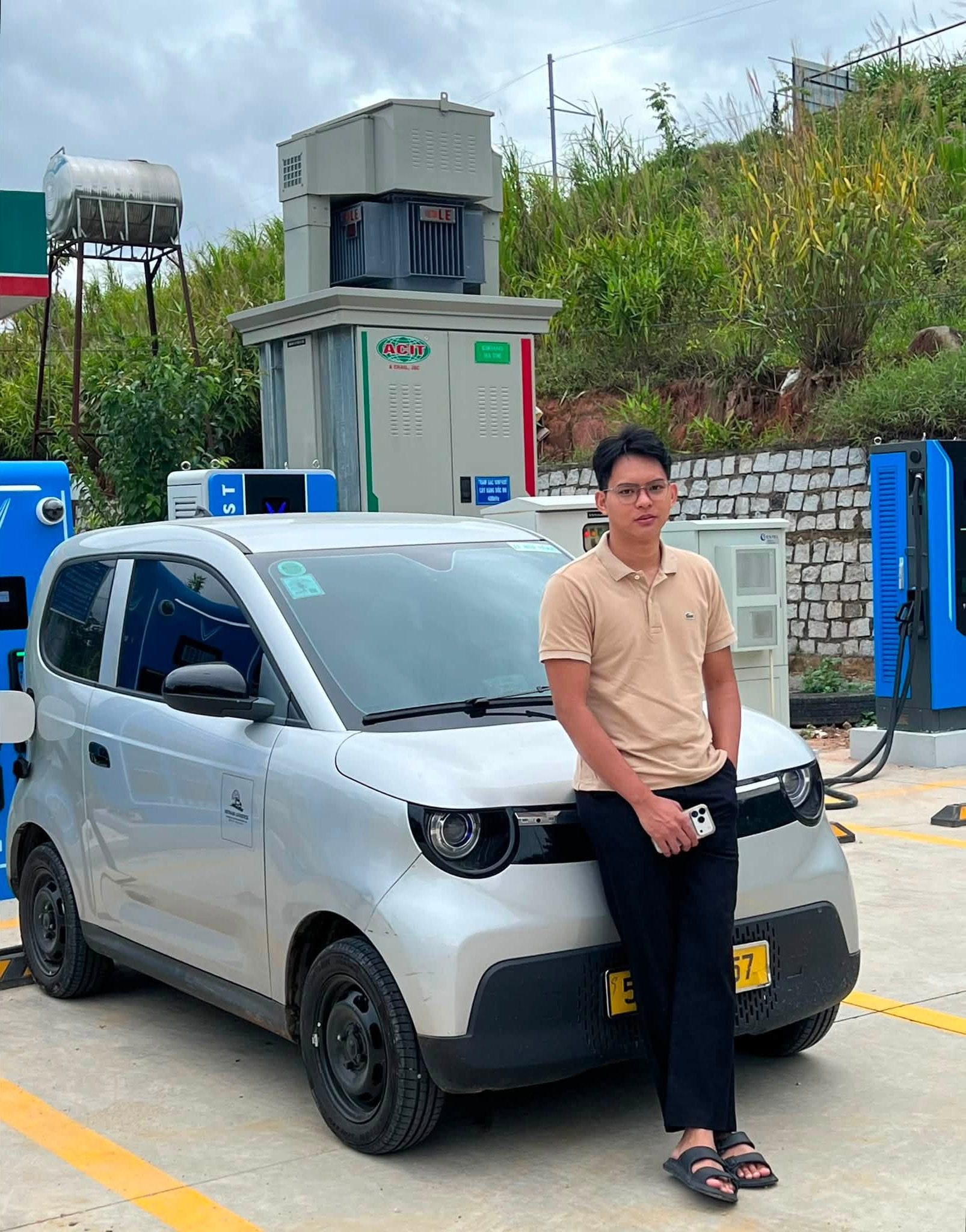 Đem VinFast Minio Green &lsquo;test&rsquo; TP.HCM - Đ&agrave; Lạt, chủ xe đ&aacute;nh gi&aacute;: &lsquo;Đi đ&egrave;o, cao tốc bộc lộ giới hạn, gần 1m8 vẫn ngồi l&aacute;i v&ocirc; tư&rsquo; - Ảnh 1.