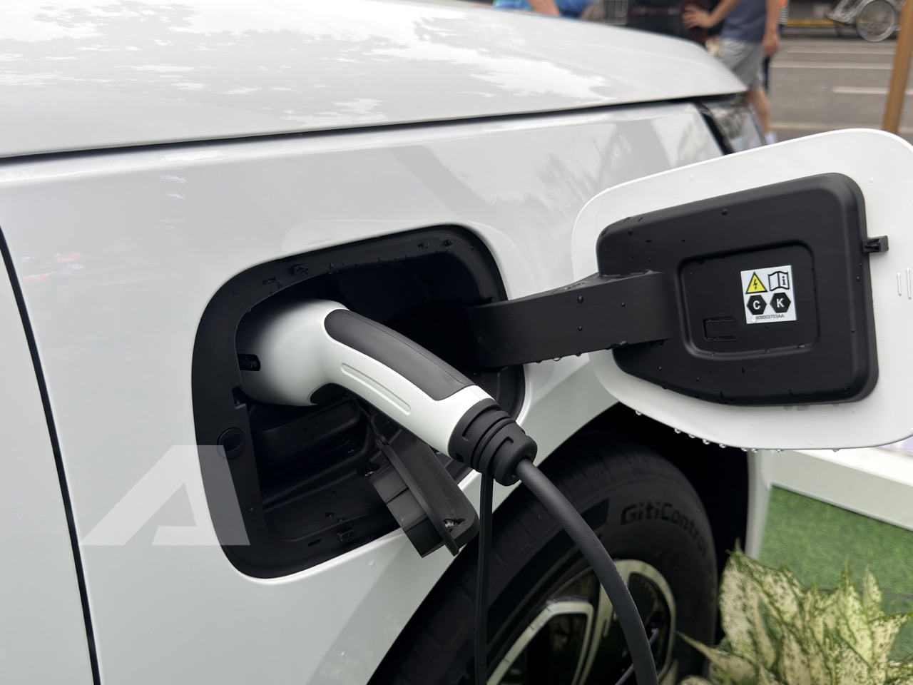 Cận cảnh Jaecoo J5 thuần điện tại Việt Nam: Pin 58,9 kWh, màn hình 13,2 inch, chạy Hà Nội - Quảng Bình vô tư - Ảnh 9.