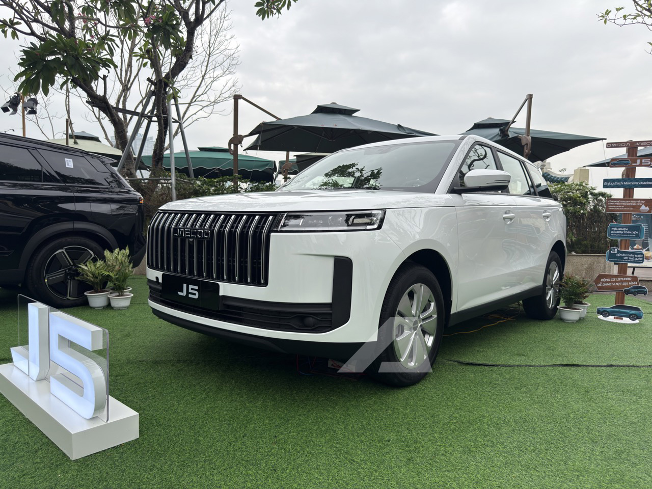 Cận cảnh Jaecoo J5 ti&ecirc;u chuẩn tại H&agrave; Nội: SUV cỡ B d&ugrave;ng m&aacute;y 1.5 tăng &aacute;p, m&agrave;n h&igrave;nh 13,2 inch, nhiều trang bị an to&agrave;n - Ảnh 1.