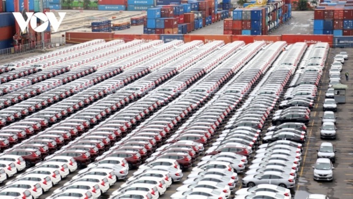 Xe &ocirc; t&ocirc; nhập khẩu tăng kỷ lục, xe lắp r&aacute;p c&oacute; dấu hiệu chững lại - Ảnh 1.