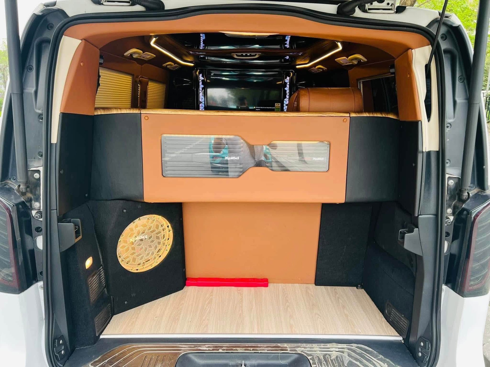 Mercedes-Benz V 250 2020 rao b&aacute;n 1,54 tỷ đồng, ri&ecirc;ng tiền độ g&oacute;i Maybach gần 1 tỷ: 'B&aacute;n g&oacute;i độ tặng chiếc xe m&agrave; kh&ocirc;ng ai tin'- Ảnh 10.