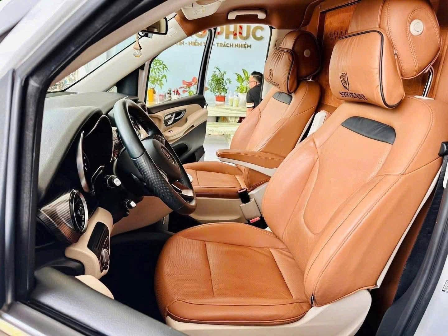 Mercedes-Benz V 250 2020 rao b&aacute;n 1,54 tỷ đồng, ri&ecirc;ng tiền độ g&oacute;i Maybach gần 1 tỷ: 'B&aacute;n g&oacute;i độ tặng chiếc xe m&agrave; kh&ocirc;ng ai tin'- Ảnh 5.