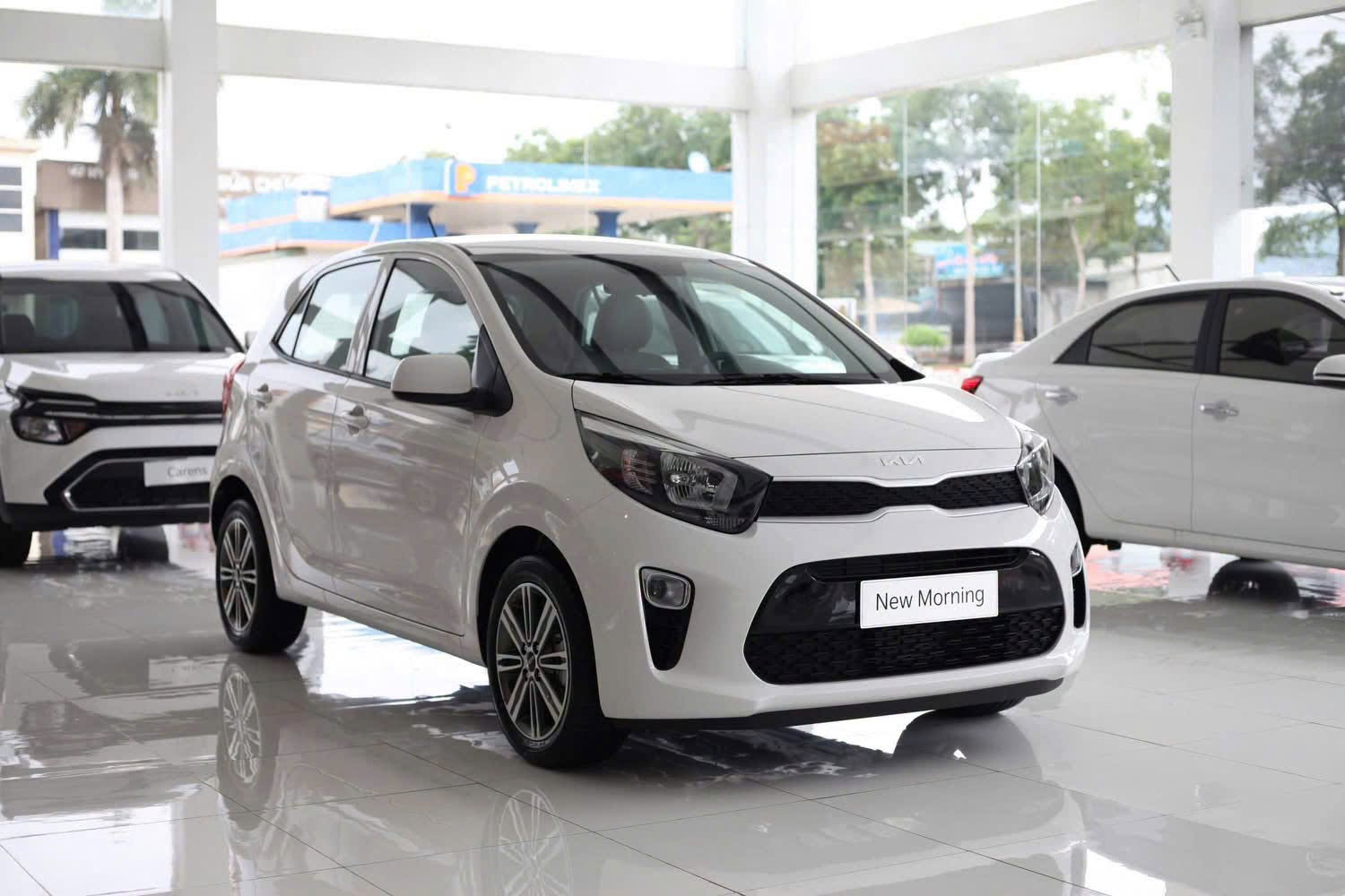 Kia Morning giảm giá hàng chục triệu đồng tại đại lý: Xe mới đọ giá xe cũ, dù giảm nhưng vẫn chưa 'mềm' bằng các lựa chọn xe điện trên thị trường - Ảnh 1.