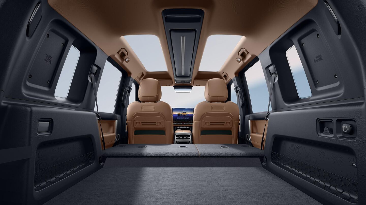 SUV tr&ocirc;ng như Defender n&agrave;y li&ecirc;n tục lộ diện trong Đ&ocirc;ng Nam &Aacute; trước khi về Việt Nam cuối năm nay: EREV đầy b&igrave;nh chạy 1.200km, lội nước s&acirc;u 600mm - Ảnh 5.