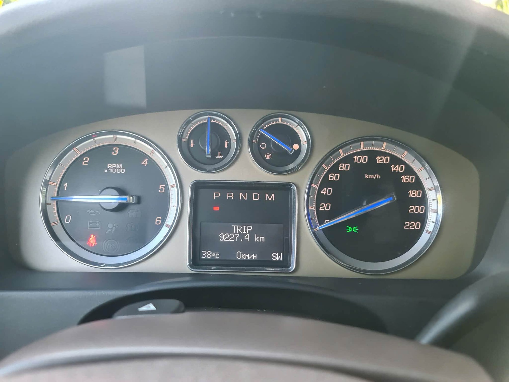Cadillac Escalade gần 15 năm tuổi rao gi&aacute; thấp hơn Toyota Fortuner: M&aacute;y V8, v&agrave;nh 22 inch, nhiều tiện &iacute;ch hơn xe sang ng&agrave;y nay - Ảnh 14.