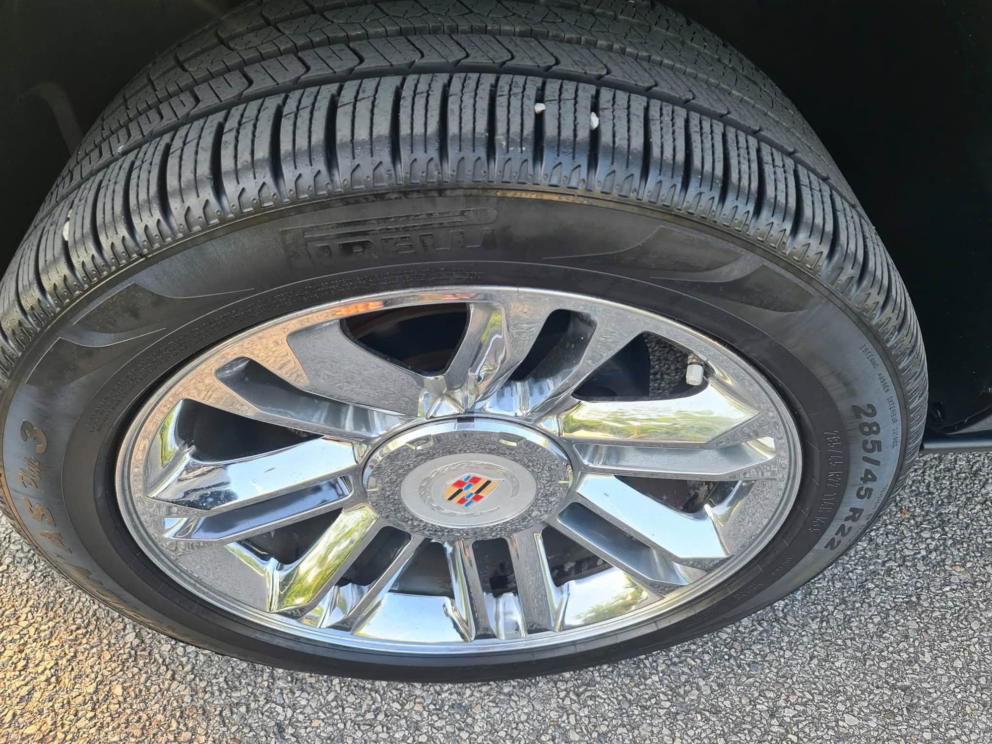 Cadillac Escalade gần 15 năm tuổi rao gi&aacute; thấp hơn Toyota Fortuner: M&aacute;y V8, v&agrave;nh 22 inch, nhiều tiện &iacute;ch hơn xe sang ng&agrave;y nay - Ảnh 5.