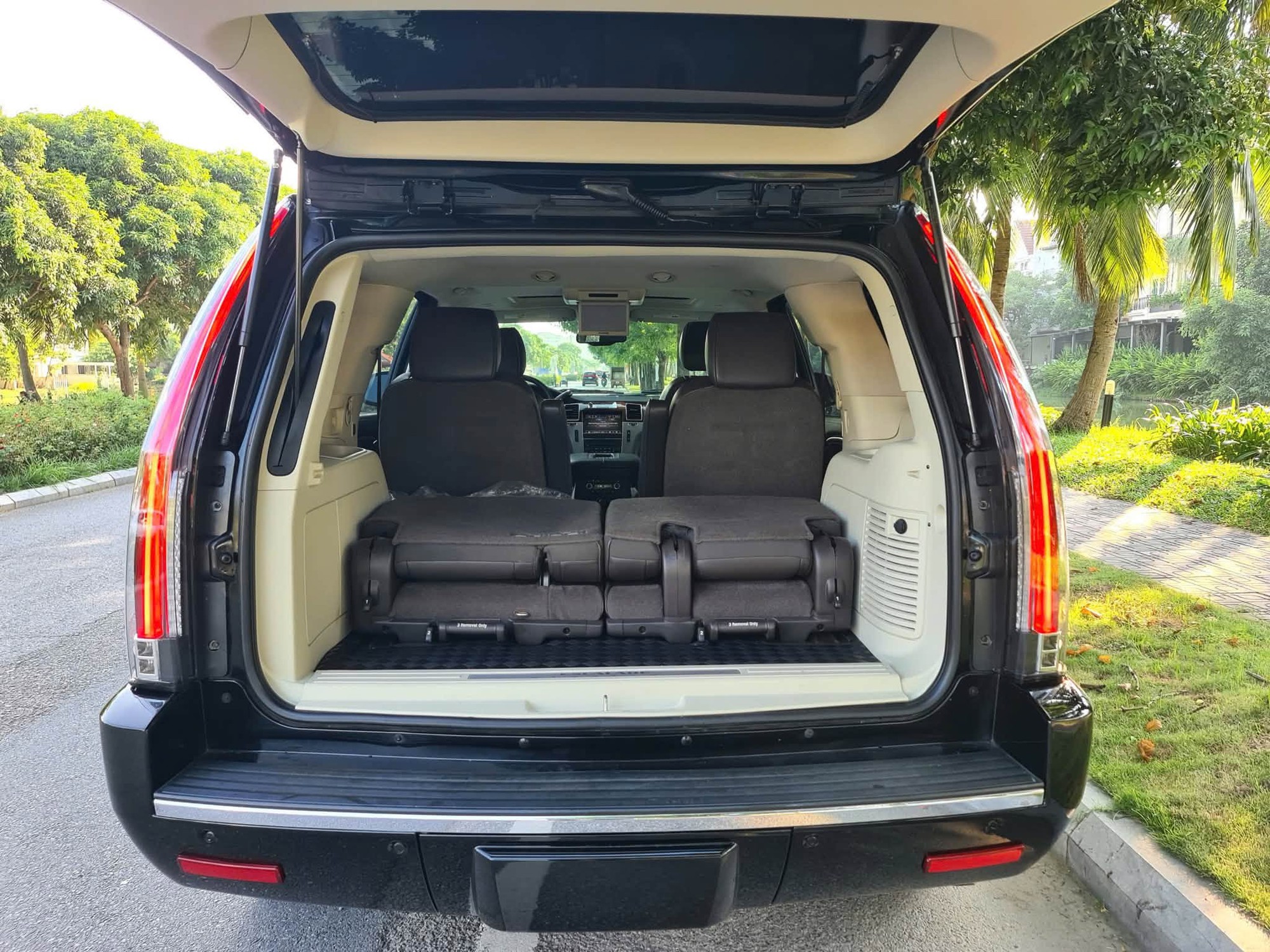 Cadillac Escalade gần 15 năm tuổi rao gi&aacute; thấp hơn Toyota Fortuner: M&aacute;y V8, v&agrave;nh 22 inch, nhiều tiện &iacute;ch hơn xe sang ng&agrave;y nay - Ảnh 15.