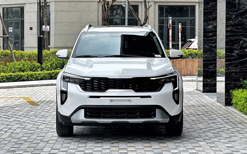Kia Sonet giảm gi&aacute; kỷ lục tại Việt Nam: Ni&ecirc;m yết c&ograve;n từ 450 triệu đồng, rẻ nhất ph&acirc;n kh&uacute;c, tăng &aacute;p lực cho Fronx - Ảnh 1.