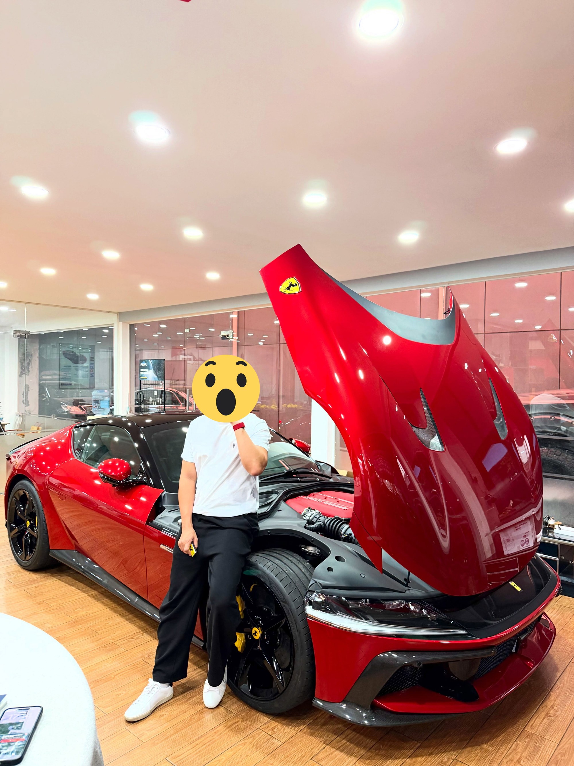 Ferrari 12Cilindri đầu ti&ecirc;n về Việt Nam: Gi&aacute; b&aacute;n l&agrave; ẩn số, t&ugrave;y chọn ghế carbon, d&ugrave;ng m&aacute;y V12 mạnh hơn 800 m&atilde; lực - Ảnh 1.