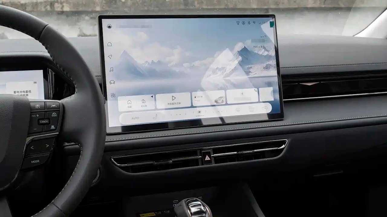 Toyota Camry ở Việt Nam thêm loạt tiện nghi như thế này dễ hút khách hơn: Màn hình lớn như laptop, thêm nhiều tiện nghi cao cấp - Ảnh 2.