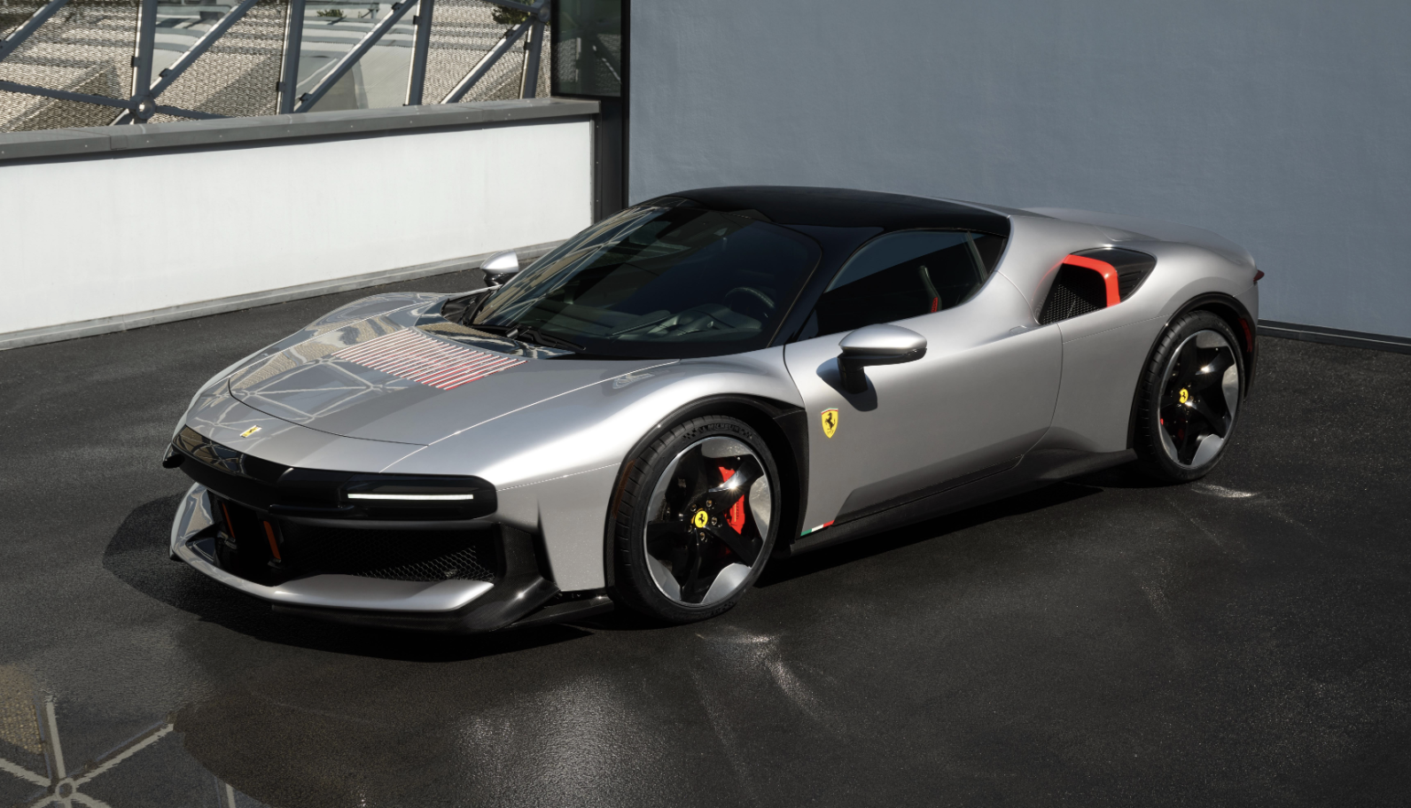 Ferrari l&agrave;m ri&ecirc;ng si&ecirc;u xe độc bản cho giới tinh hoa: Gần 1.000 m&atilde; lực, ngoại h&igrave;nh kh&ocirc;ng c&ograve;n nhận ra bản gốc - Ảnh 4.