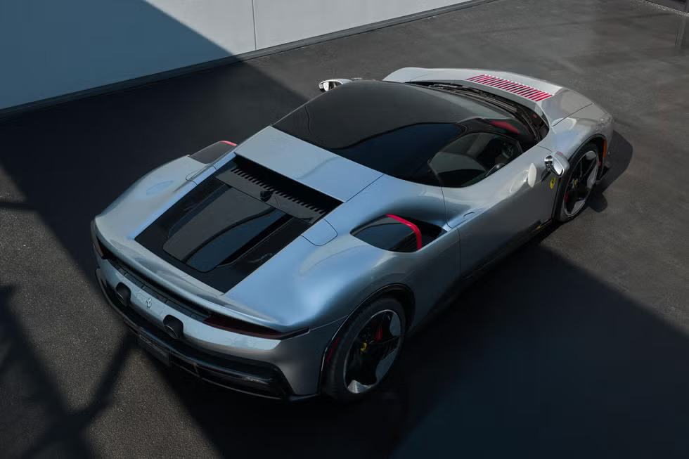 Ferrari l&agrave;m ri&ecirc;ng si&ecirc;u xe độc bản cho giới tinh hoa: Gần 1.000 m&atilde; lực, ngoại h&igrave;nh kh&ocirc;ng c&ograve;n nhận ra bản gốc - Ảnh 3.