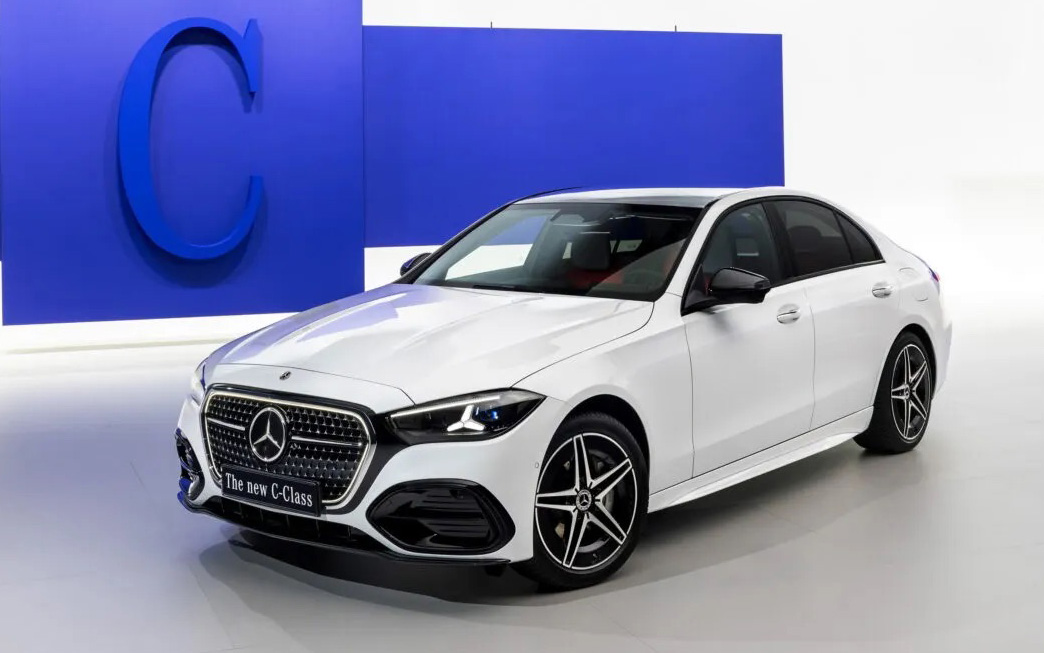 Mercedes-Benz C-Class nâng cấp lớn với mặt ca lăng phát sáng khủng, đèn xịn hơn, tích hợp ChatGPT, có tính năng lấy từ S-Class, 'phả hơi nóng' lên 3 Series - Ảnh 1.