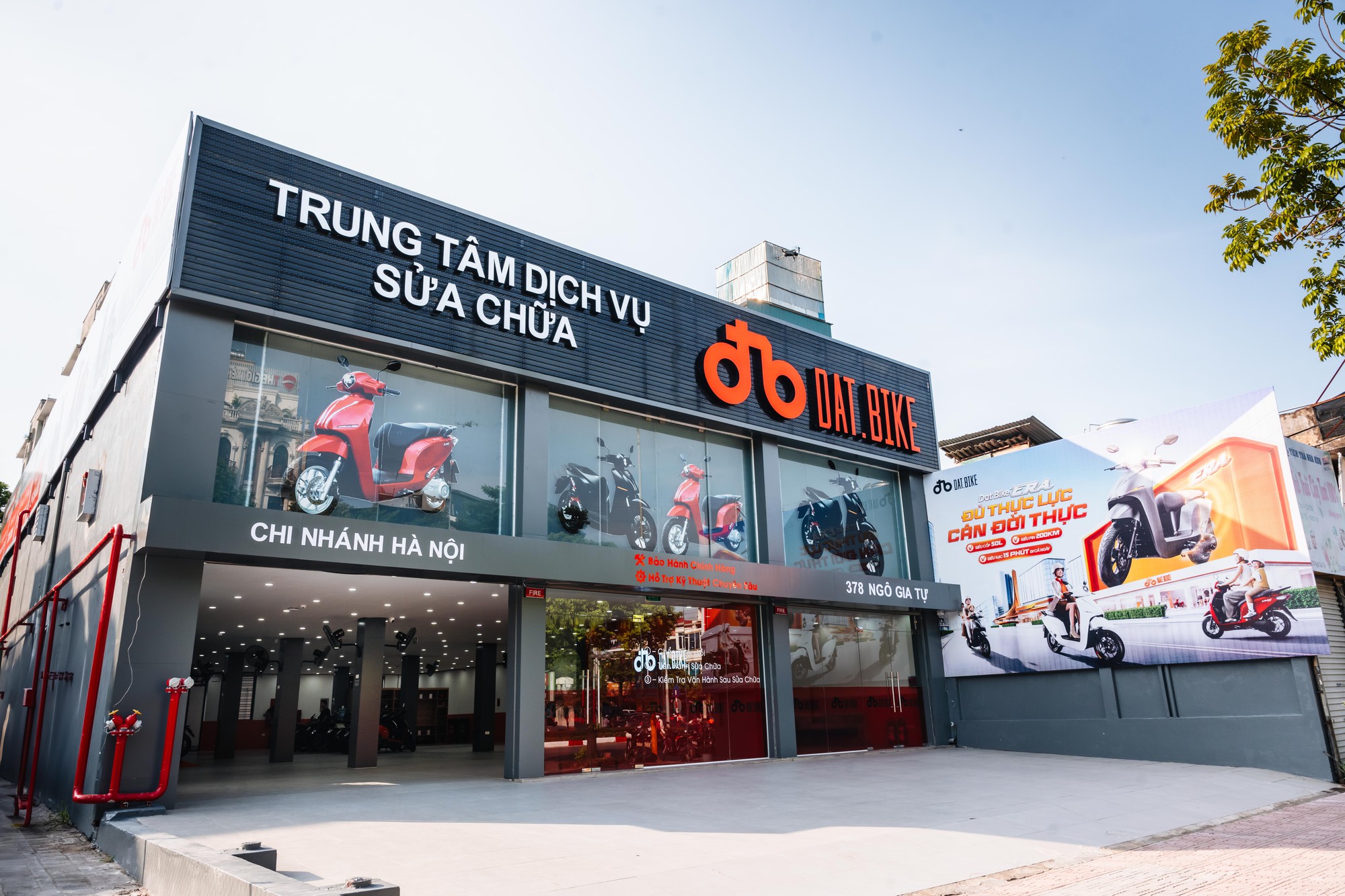 Xem xưởng dịch vụ 1.000m2 của Dat Bike ở H&agrave; Nội: Xử l&yacute; c&ugrave;ng l&uacute;c 70 xe, c&oacute; phụ t&ugrave;ng cho cả xe đ&atilde; ngừng b&aacute;n - Ảnh 1.