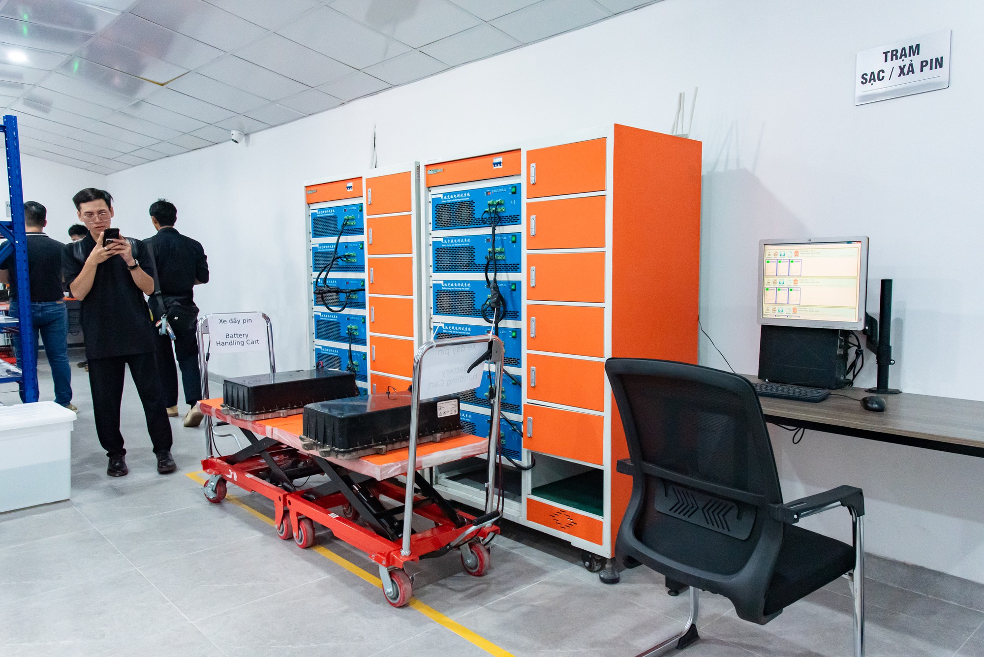 Xem xưởng dịch vụ 1.000m2 của Dat Bike ở H&agrave; Nội: Xử l&yacute; c&ugrave;ng l&uacute;c 70 xe, c&oacute; phụ t&ugrave;ng cho cả xe đ&atilde; ngừng b&aacute;n - Ảnh 12.