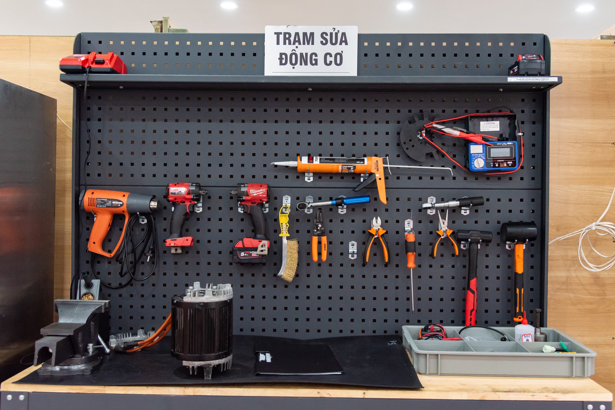 Xem xưởng dịch vụ 1.000m2 của Dat Bike ở H&agrave; Nội: Xử l&yacute; c&ugrave;ng l&uacute;c 70 xe, c&oacute; phụ t&ugrave;ng cho cả xe đ&atilde; ngừng b&aacute;n - Ảnh 16.