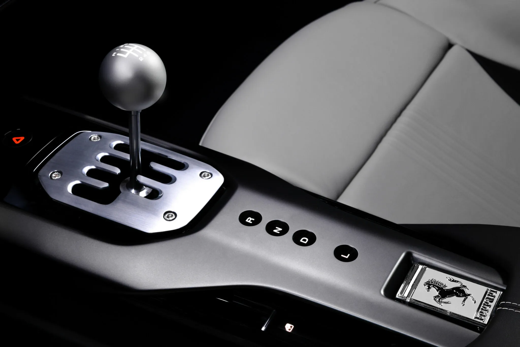 Siêu xe Ferrari 12Cilindri bản hiệu năng 'khủng' lộ diện: Máy V12 mạnh gần 900 mã lực, thêm bàn đạp côn cho người đam mê cảm giác lái, dễ vào garage của nhiều dân chơi Việt khi mở bán - Ảnh 3.