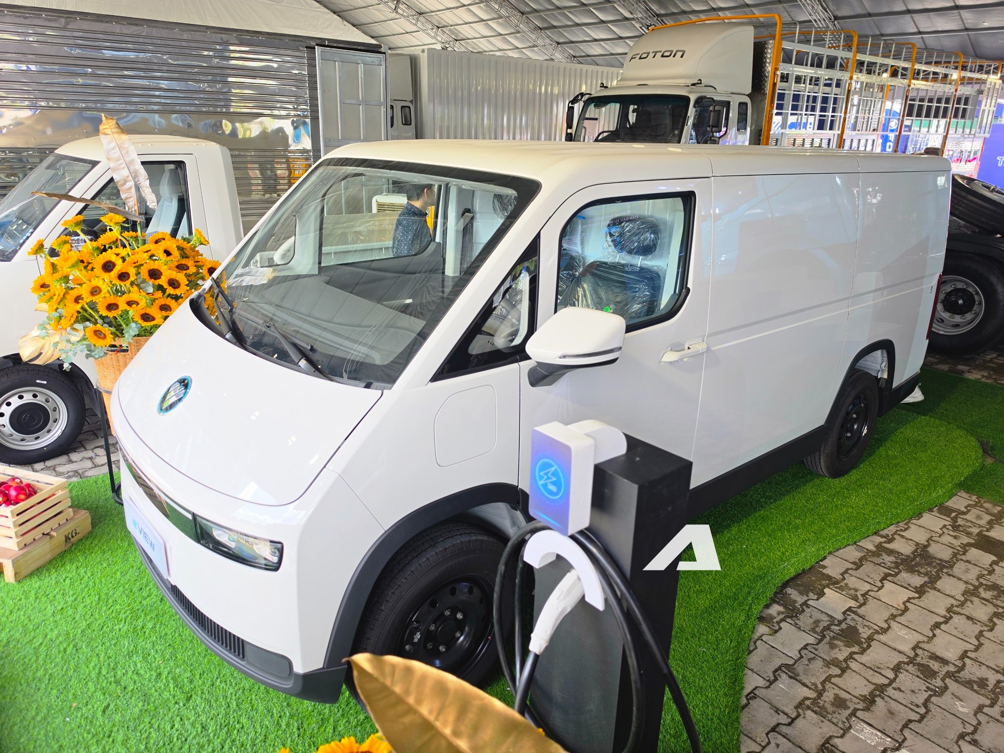Xem trước Foton eView Connect sắp bán tại Việt Nam: Xe van điện mạnh gần 170 mã lực, sạc đầy đi 270 km, trang bị cần số như Mercedes - Ảnh 1.