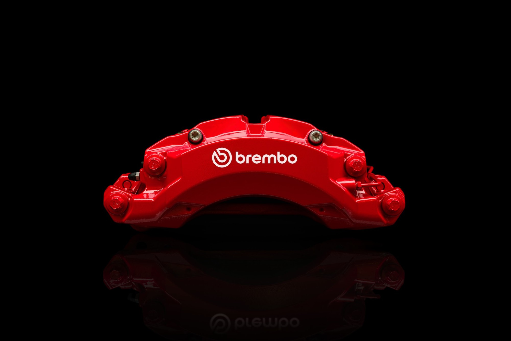 Phanh Brembo khủng nhất lịch sử lại gắn cho&hellip; b&aacute;n tải - Ảnh 1.