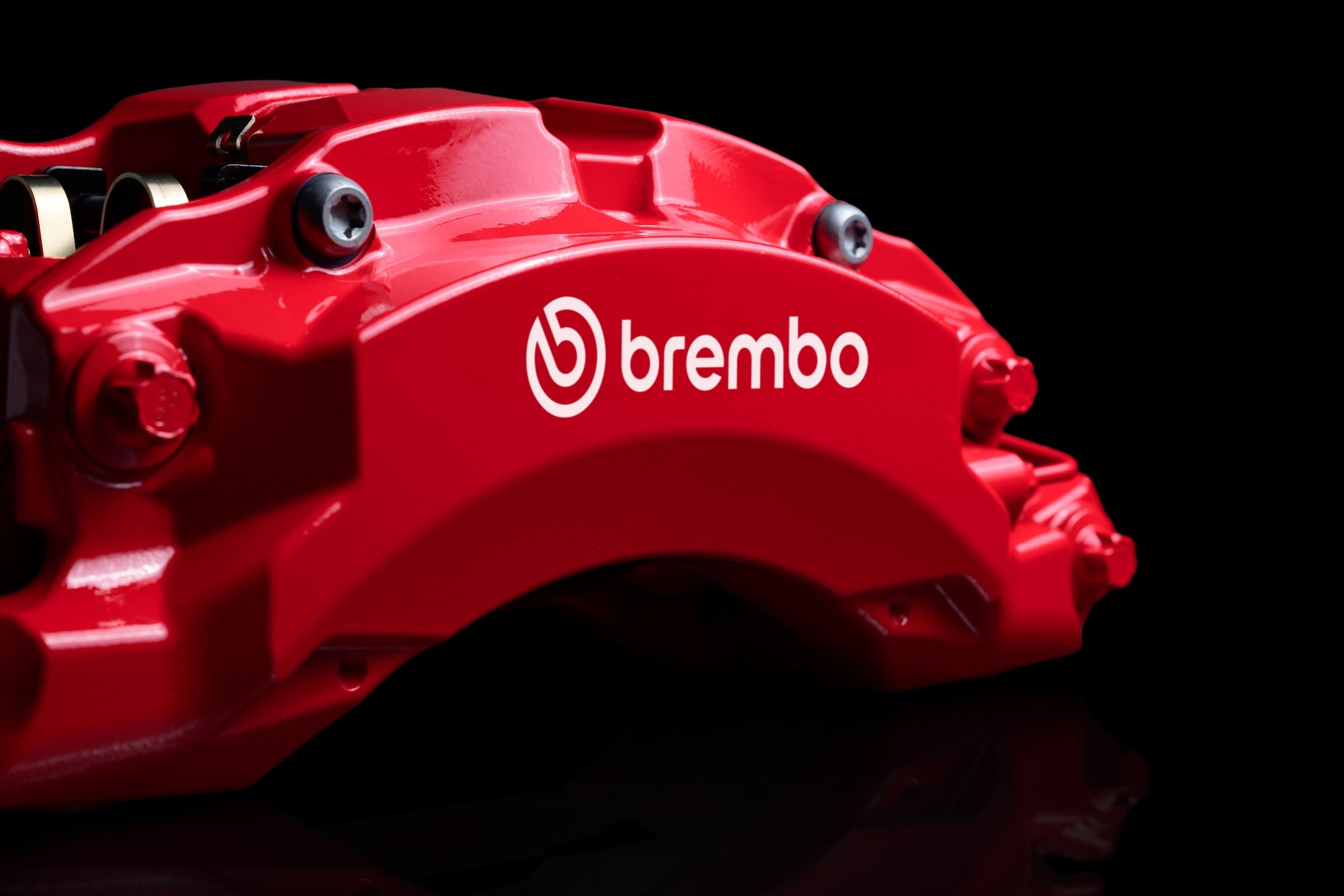 Phanh Brembo khủng nhất lịch sử lại gắn cho&hellip; b&aacute;n tải - Ảnh 8.