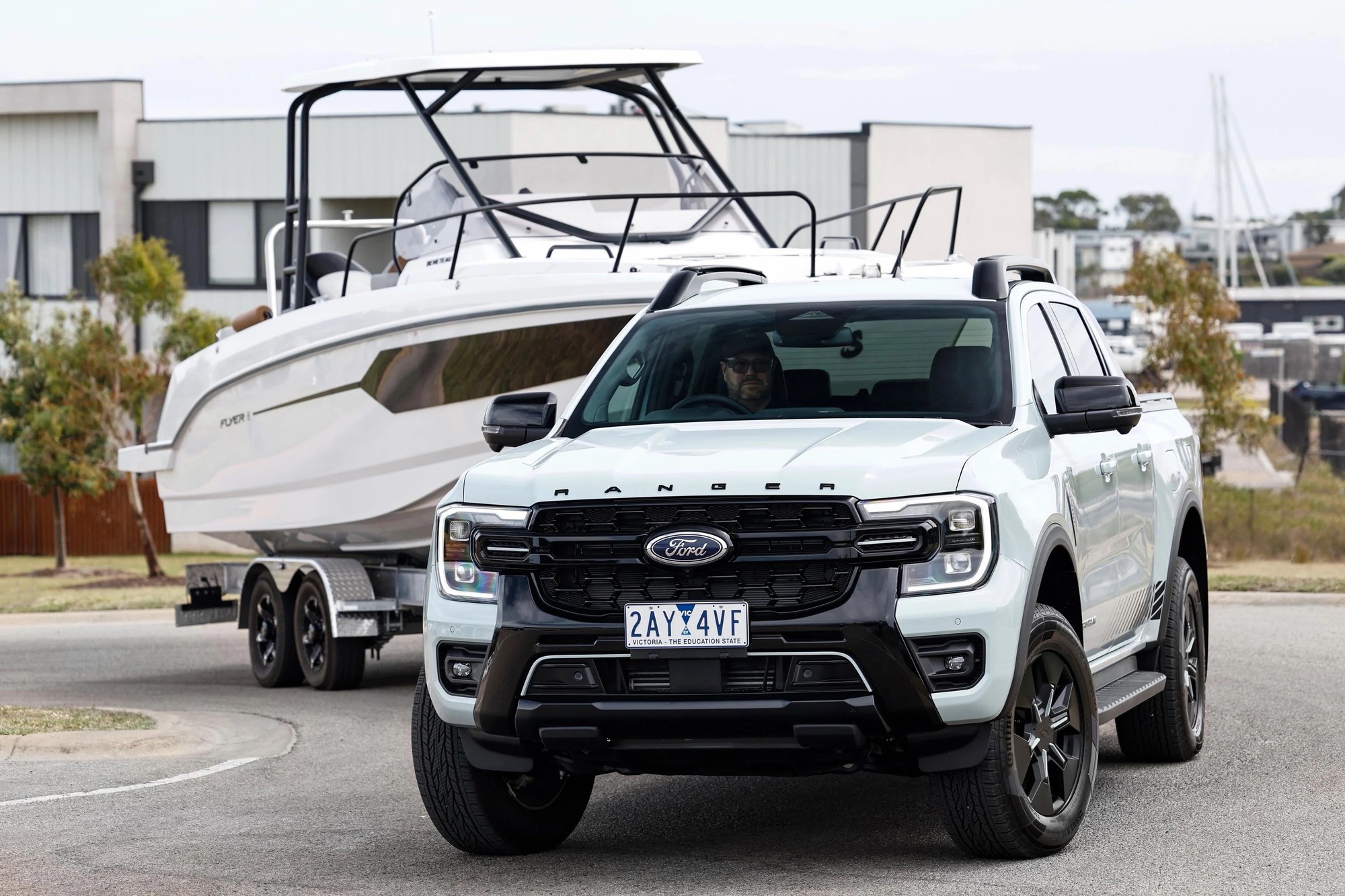 Ford Ranger PHEV &lsquo;ch&aacute;y&rsquo; sạch h&agrave;ng ở một quốc gia sau khi h&atilde;ng giảm gi&aacute; tương đương gần 300 triệu đồng - Ảnh 3.