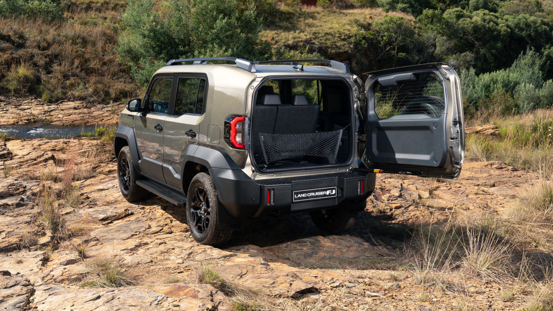 Giờ m&agrave; đem Toyota Land Cruiser FJ mới mua 'check-in' 3 điểm miền n&uacute;i n&agrave;y th&igrave; đỉnh: L&uacute;a sắp ch&iacute;n, 'săn' cảnh ruộng bậc thang trải d&agrave;i - Ảnh 13.