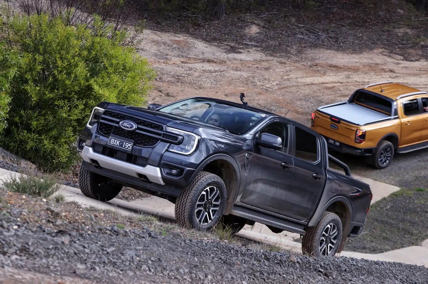 Ford Ranger PHEV &lsquo;ch&aacute;y&rsquo; sạch h&agrave;ng ở một quốc gia sau khi h&atilde;ng giảm gi&aacute; tương đương gần 300 triệu đồng - Ảnh 4.