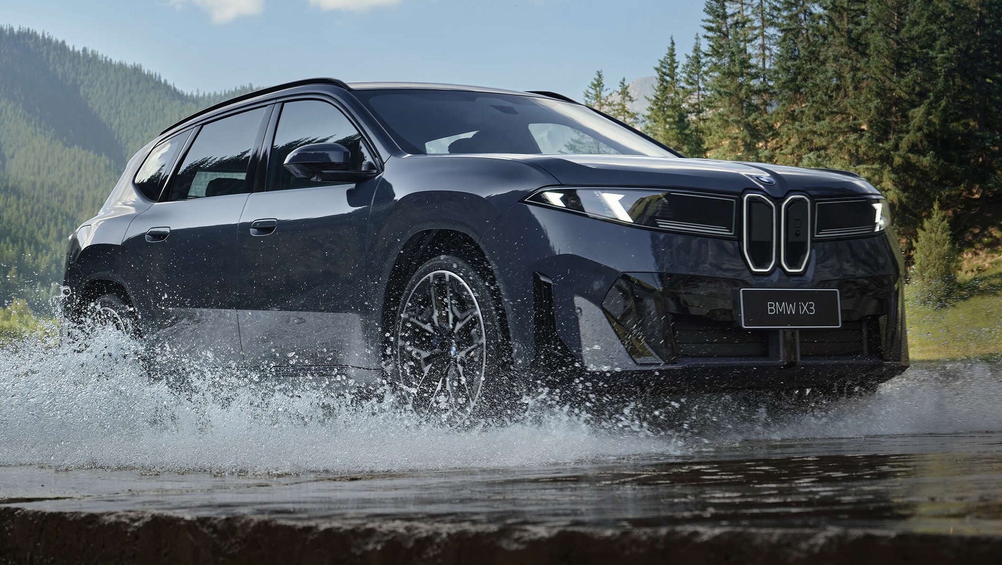 Cận cảnh BMW iX3 bản k&eacute;o d&agrave;i ra mắt ngay s&aacute;t Việt Nam: Trục cơ sở hơn 3 m, lắp pin lớn hơn, đi tối đa gần 920 km/sạc - Ảnh 1.