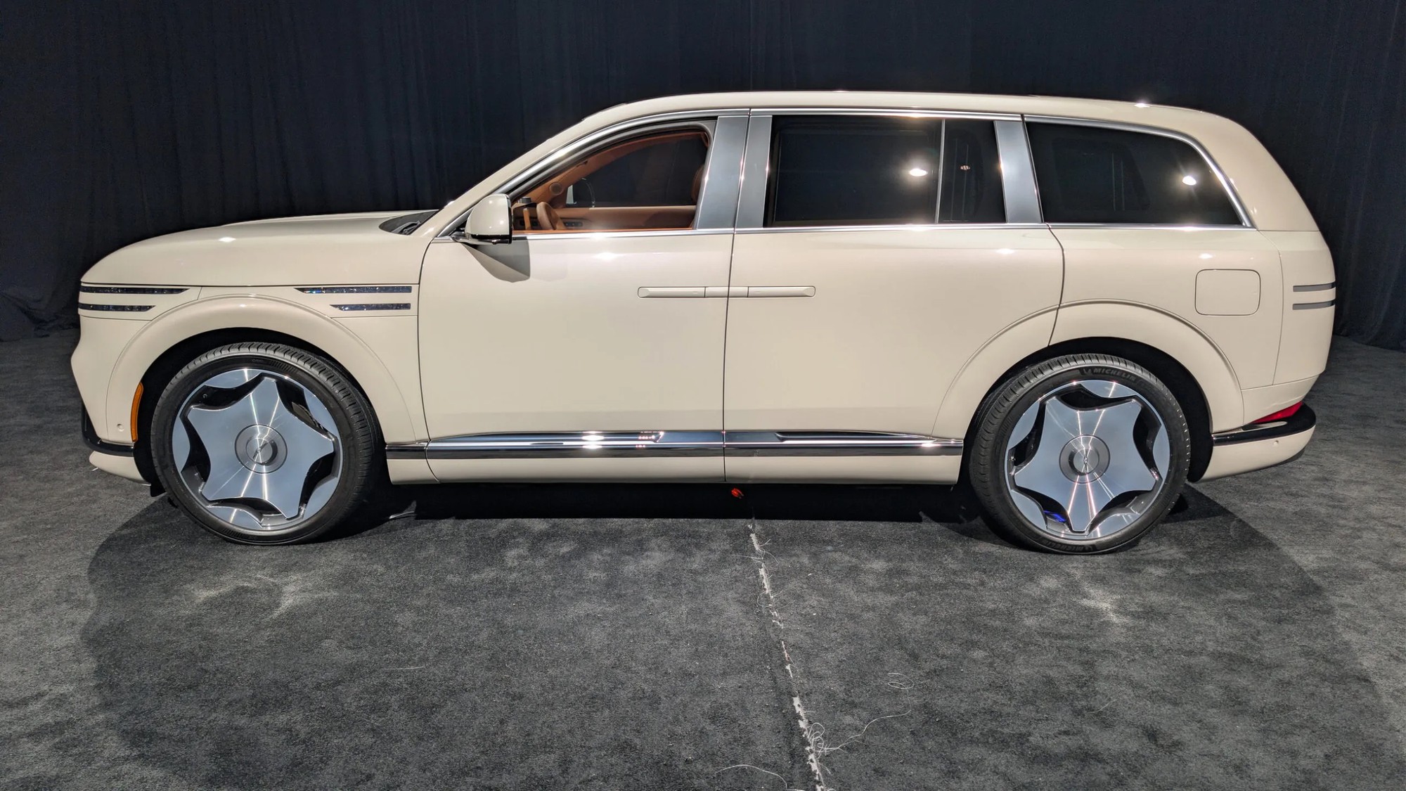 Chi tiết Genesis GV90 mới ra mắt: SUV điện cỡ lớn c&oacute; cửa mở kiểu Rolls-Royce, c&ocirc;ng suất 657 m&atilde; lực, gi&aacute; b&aacute;n vẫn l&agrave; ẩn số - Ảnh 1.