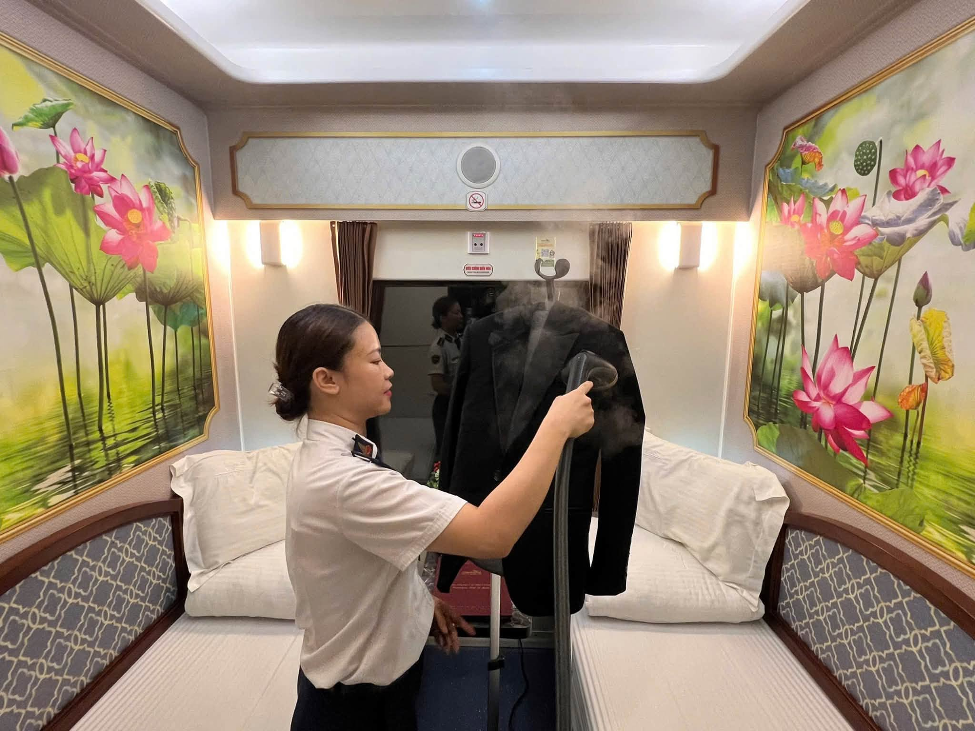 Kh&ocirc;ng phải AI, đ&acirc;y l&agrave; giao diện thật t&agrave;u hạng sang mới nhất của Việt Nam: Ghế xoay 360 độ, kh&aacute;ch đi t&agrave;u được hưởng dịch vụ chưa từng c&oacute; - Ảnh 13.